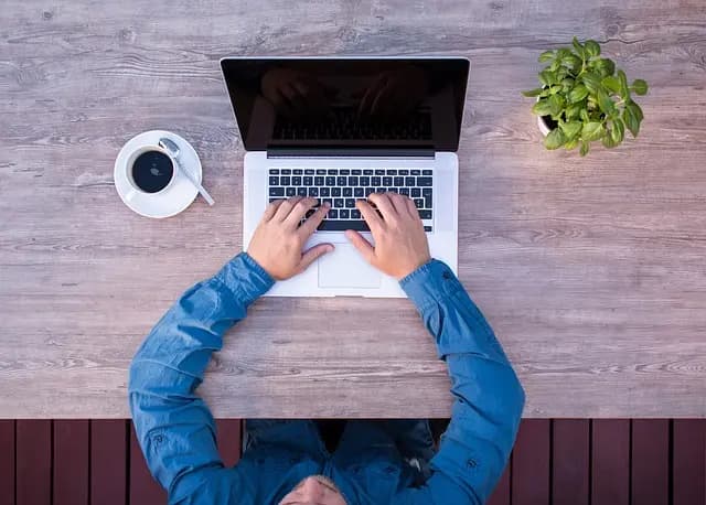 Comprendre le Rôle Essentiel d'un Expert en Informatique