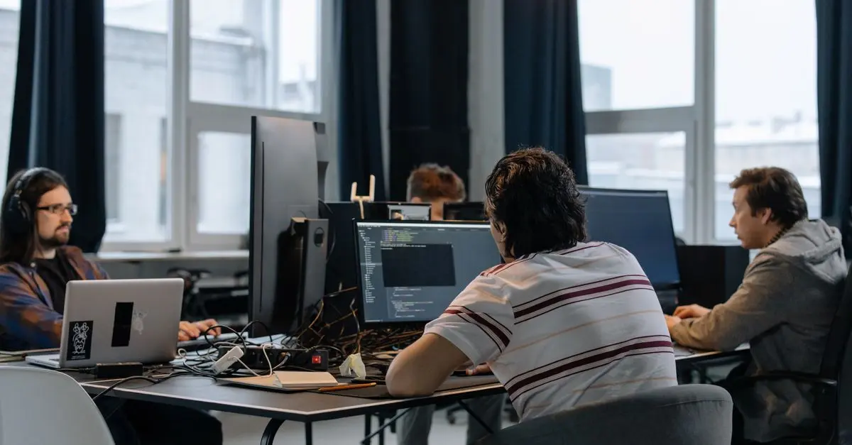 Comment Identifier les Compétences Essentielles d'un Expert Informatique