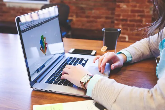 10 Compétences Indispensables pour Réussir en Informatique