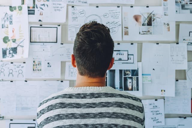 Comment Évaluer le Retour sur Investissement d'un Consultant Informatique