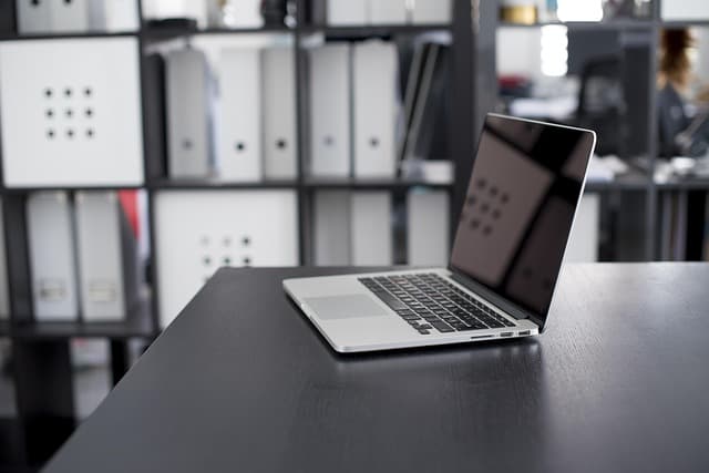 Comment Évaluer la Performance d'un Expert en Informatique