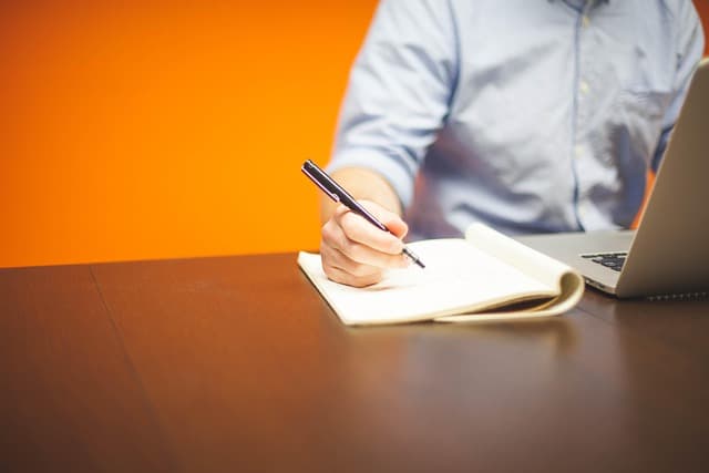 Comment Évaluer l'Efficacité d'un Expert en Informatique